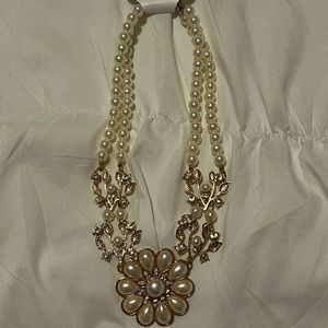 Pearl White Flower Necklace